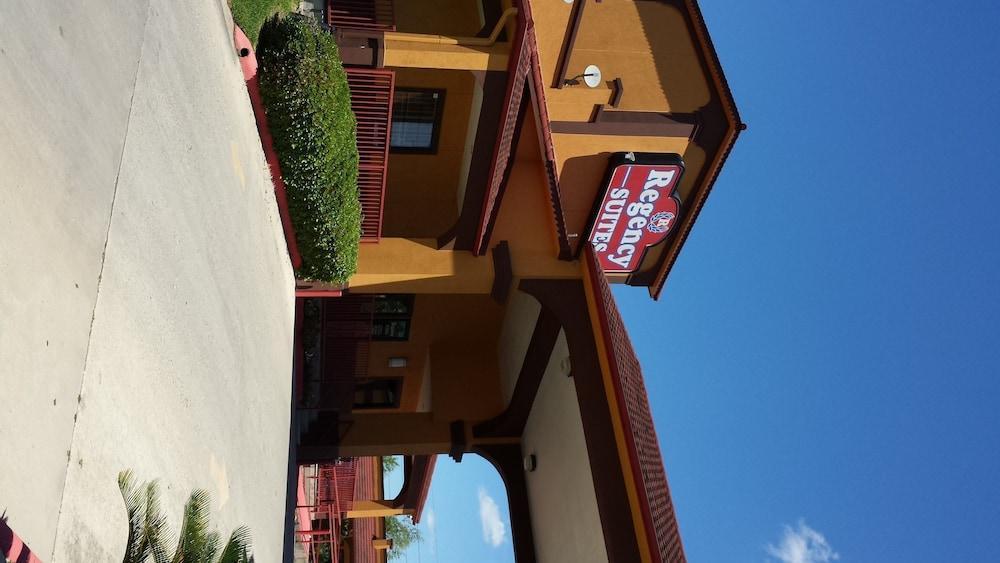 Regency Suites Iah Beltway 8 Houston Buitenkant foto